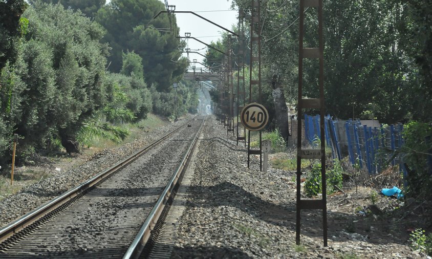 Via del tren al seu pas pel terme municipal cambrilenc