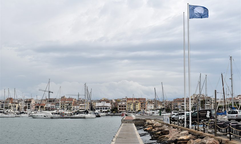 La Bandera Blava ja oneja a les instal·lacions del club