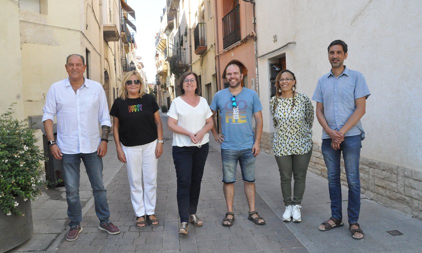 Els sis regidors d'ERC, ahir al matí, en la trobada amb la premsa