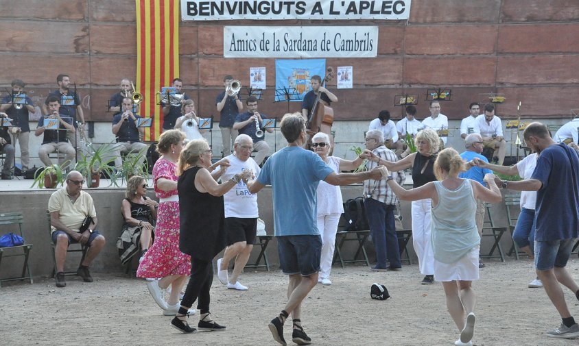 Un moment de l'Aplec de Sardanes, el passat dissabte a la tarda, al parc del Pescador