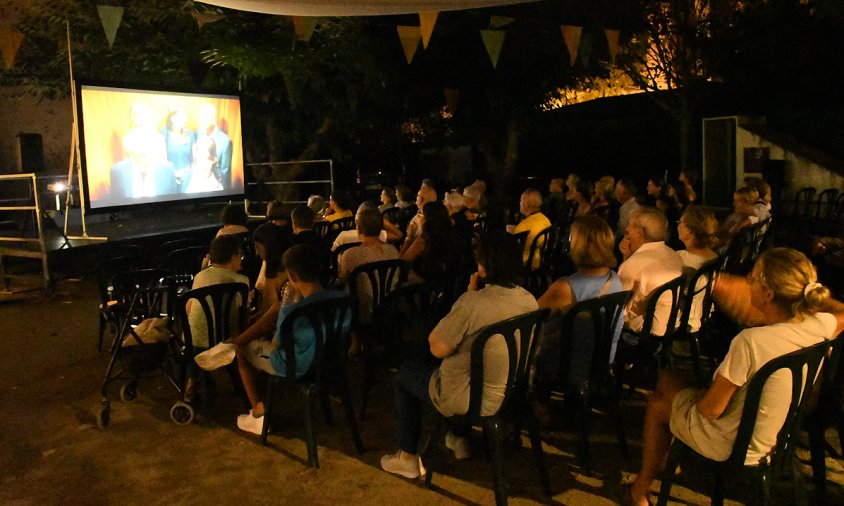 La sessió de cinema a la fresca es va fer a la Torre del Llimó