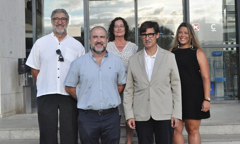 El primer secretari del PSC, Salvador Illa, amb els quatre regidors socialistes de l'Ajuntament: Alfredo Clua, Josep M. Vallès, Yolanda Quílez i Ingrid Duch