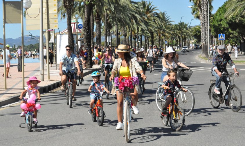 Sortida de la Fancy Women Bike Ride, en l'edició de l'any passat, des del passeig de les Palmeres