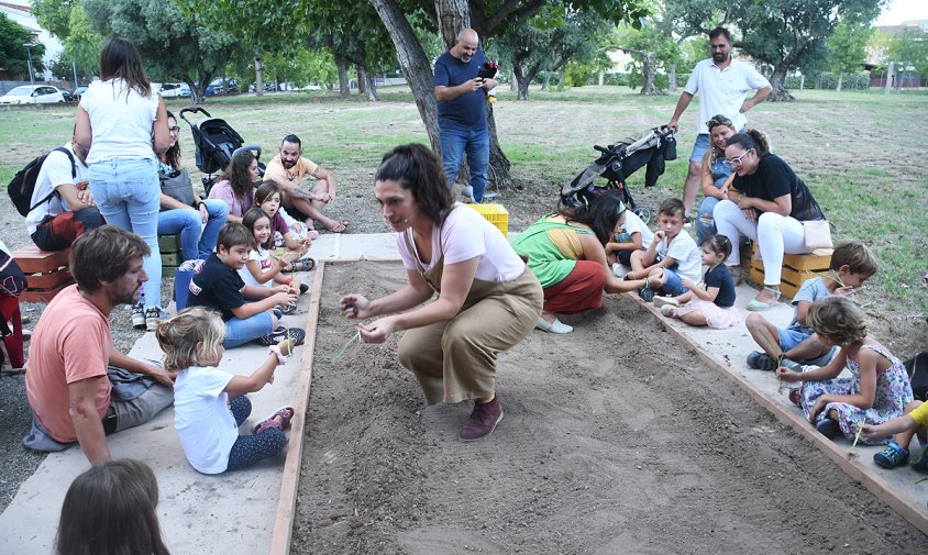 Un bancal per plantar verdures, va centrar una part de l'espectacle Horta