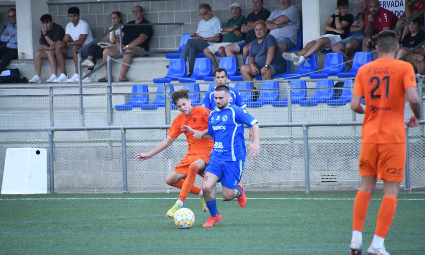 Un moment del partit disputat aquest passat dissabte a la tarda a l'estadi municipal