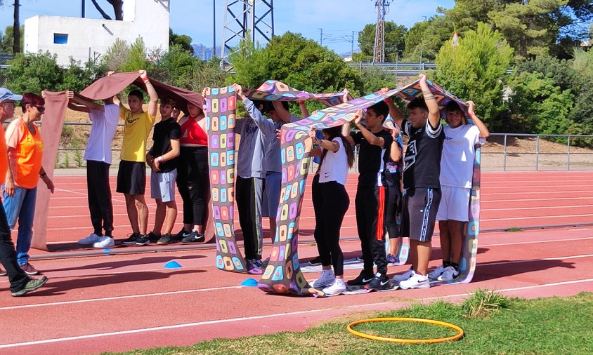 Activitats dels alumnes durant la Jornada d'Emprenedoria, a la pista d'atletisme