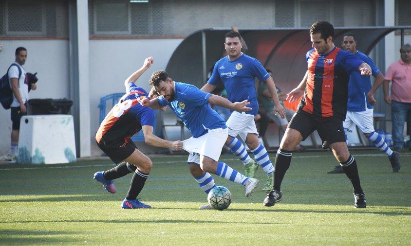 El FC Cambrils va caure derrotat contra l'Alcover, aquest passat dissabte a la tarda