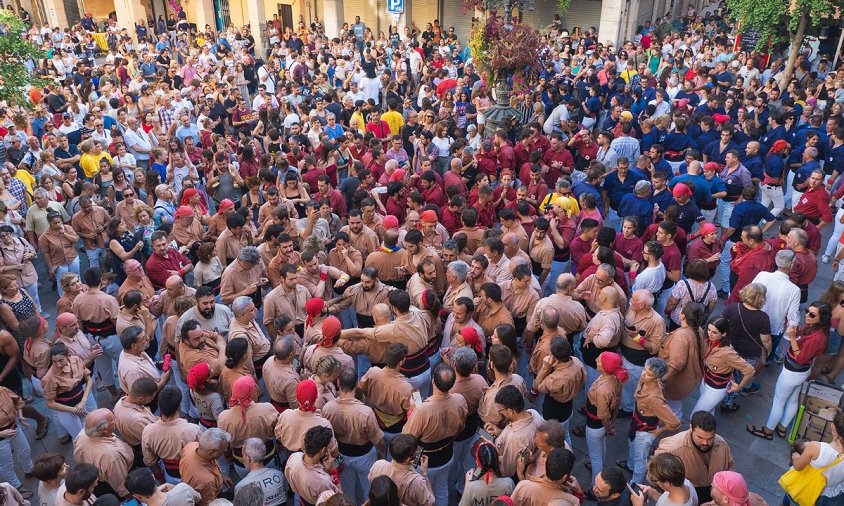 Colles a la plaça de la Vila en la darrera Diada Castellera de la Mare de Déu del Camí, aquest passat mes de setembre