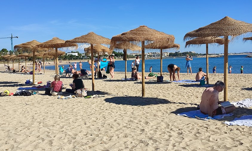 Ambient estiuenc a les platges cambrilenques, ahir al matí, diada de Tots Sants