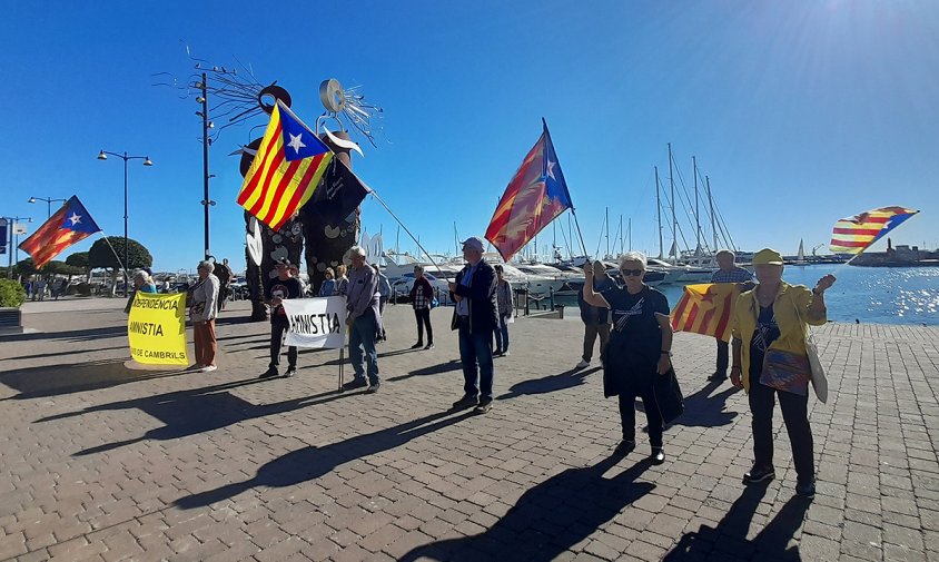 Imatge de la concentració de les Àvies i Avis per la Independència, ahir, al Port