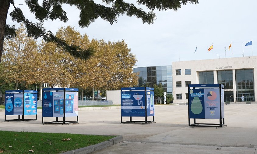 Imatge de l'exposició muntada a la plaça de l'Ajuntament