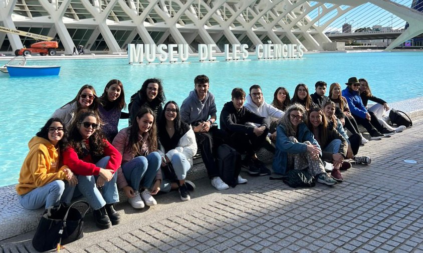 Foto de grup dels joves que van visitar València