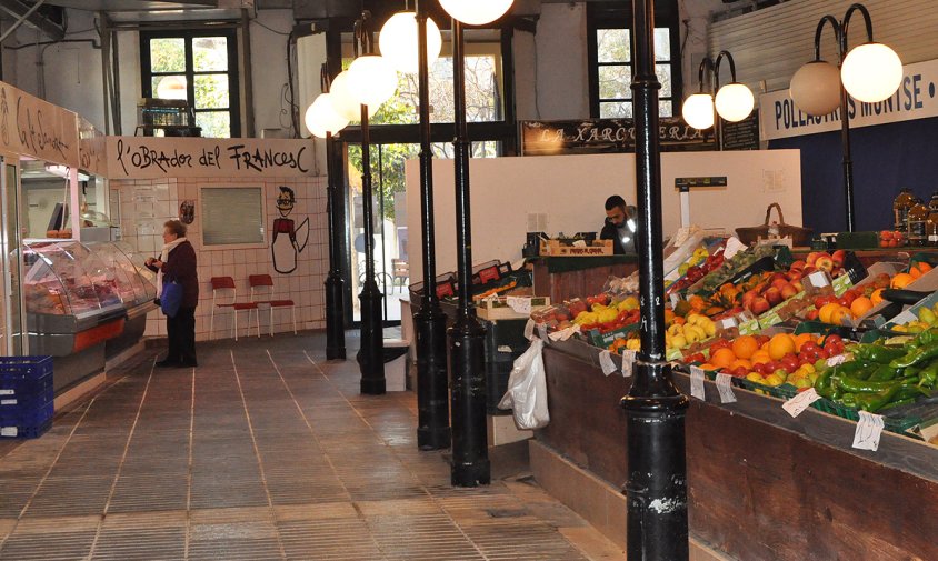 Imatge de l'interior del Mercat Municipal de la Vila, aquest matí