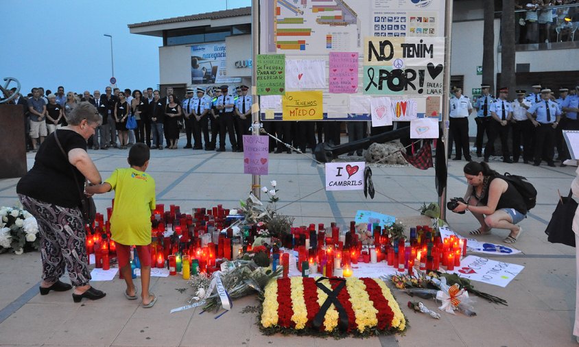 Memorial de l\'atemptat el 25 d\'agost, el dia de la gran manifestació a Cambrils