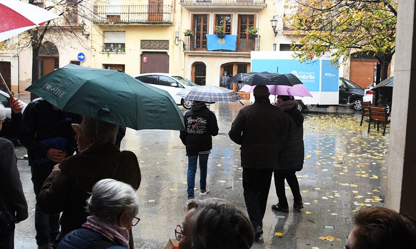 La pluja va fer acte de presència durant bona part del matí d'ahir