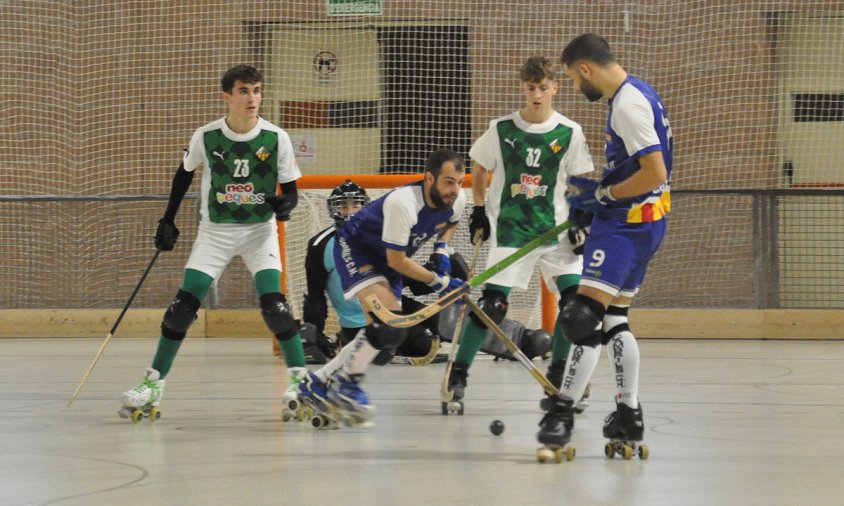 Un moment del partit entre el Cambrils CH i el CP Vilanova, el passat dissabte al vespre