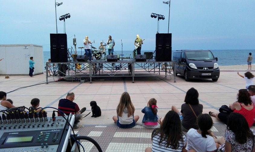 Concert a càrrec de La Blueseria, ahir al vespre, al passeig de les Palmeres