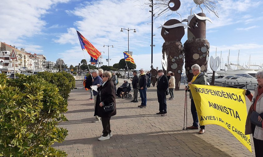 Concentració de les Àvies i Avis per la Independència, ahir, al port