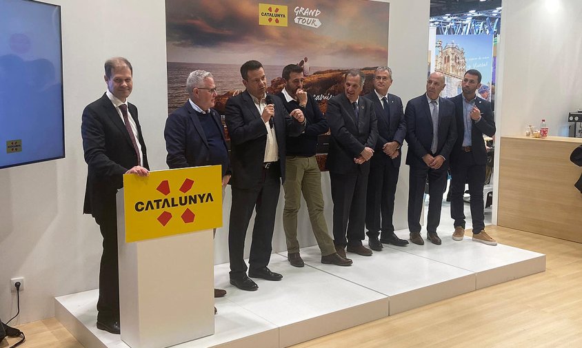 L'alcalde de Cambrils, Oliver Klein, durant els parlaments en les presentacions promocionals, ahir, a Fitur