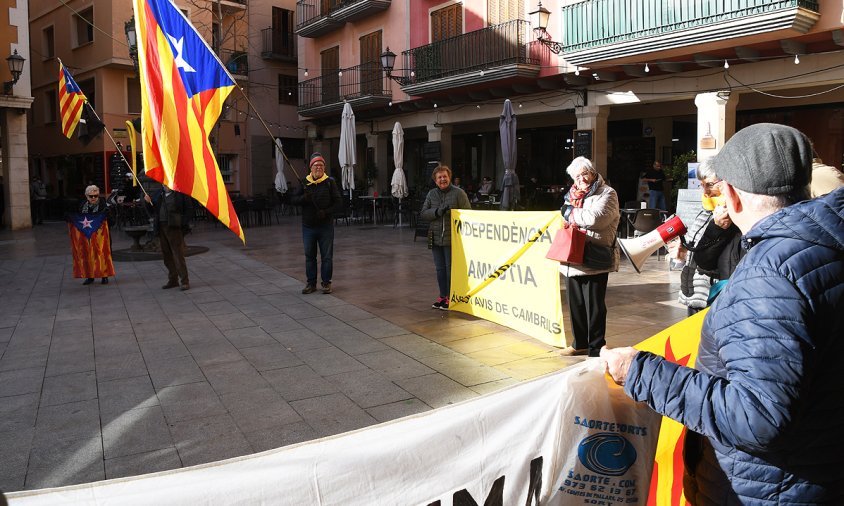 Imatge de la concentració d'ahir de les Àvies i Avis, a la plaça de la Vila