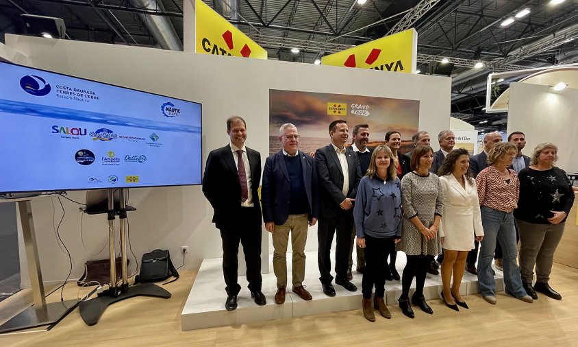 Foto de grup dels representants dels diferents municipis que pertanyen a l'àmbit territorial de Nàutic Parc-Estació Nàutica Costa Daurada i Terres de l'Ebre