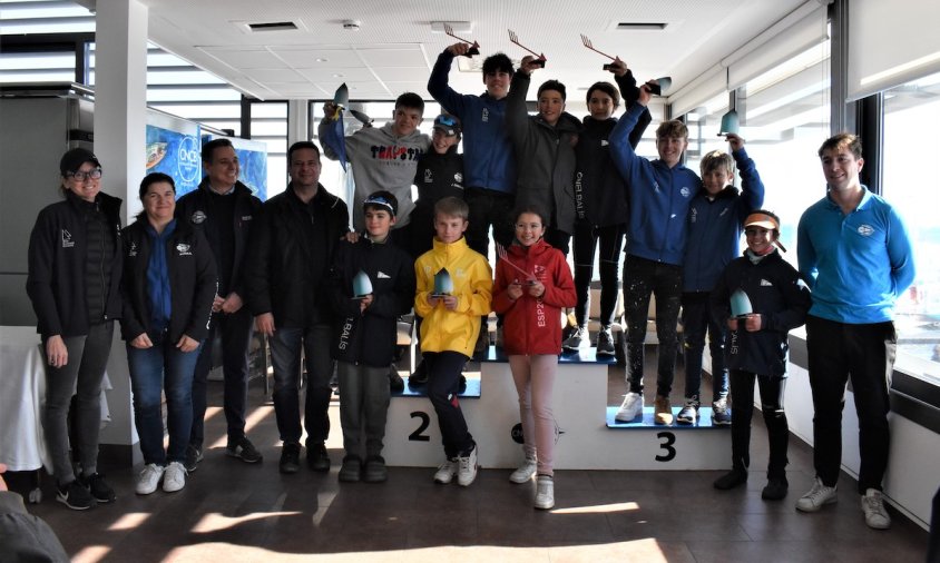 Foto del podi dels guanyadors de la regata disputada al CN Cambrils