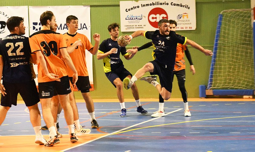 El CH Cambrils va perdre davant el F Sant Vicenç en el partit disputat aquest passat dissabte al Palau Municipal d'Esports