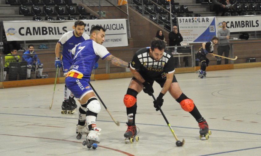 Un moment del partit entre el Cambrils CH i el CP Riudoms, disputat el passat dissabte a la tarda