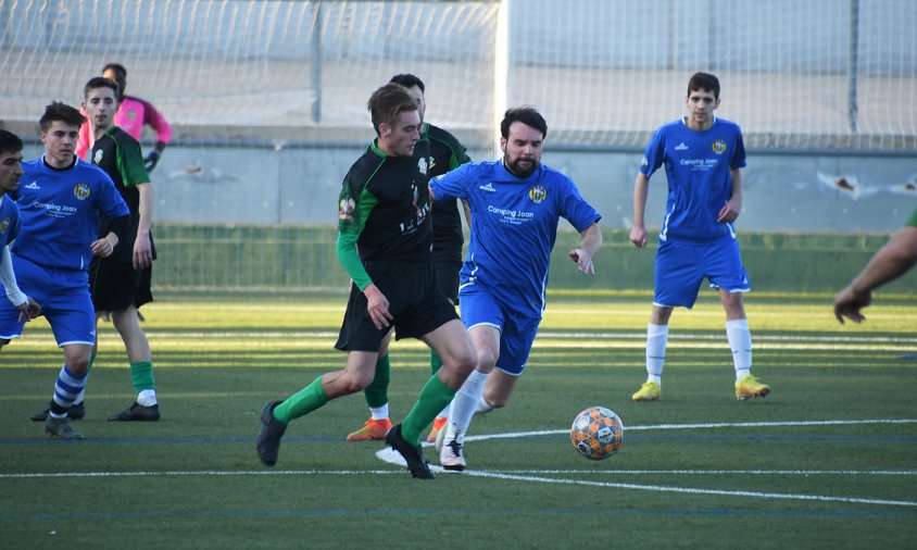 El FC Cambrils va perdre davant Les Borges del Camp en el partit disputat aquest passat dissabte a la tarda a l'estadi municipal