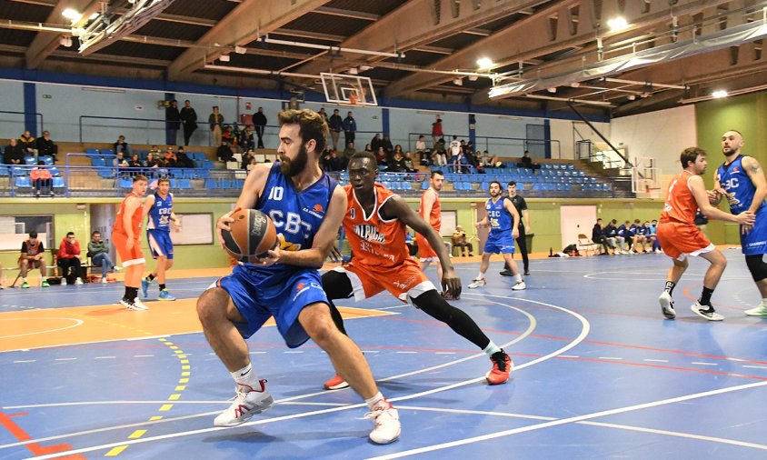 El Cofran 95 CB Cambrils va derrotar l'Alpicat B, ahir al matí, en un partit molt disputat