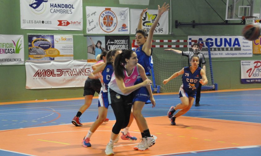 Imatge d'arxiu d'un partit del CB Cambrils femení aquesta temporada