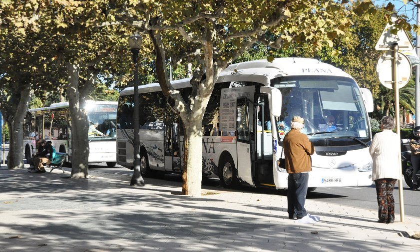 Imatge d'arxiu d'uns autobusos a la parada del passeig de La Salle