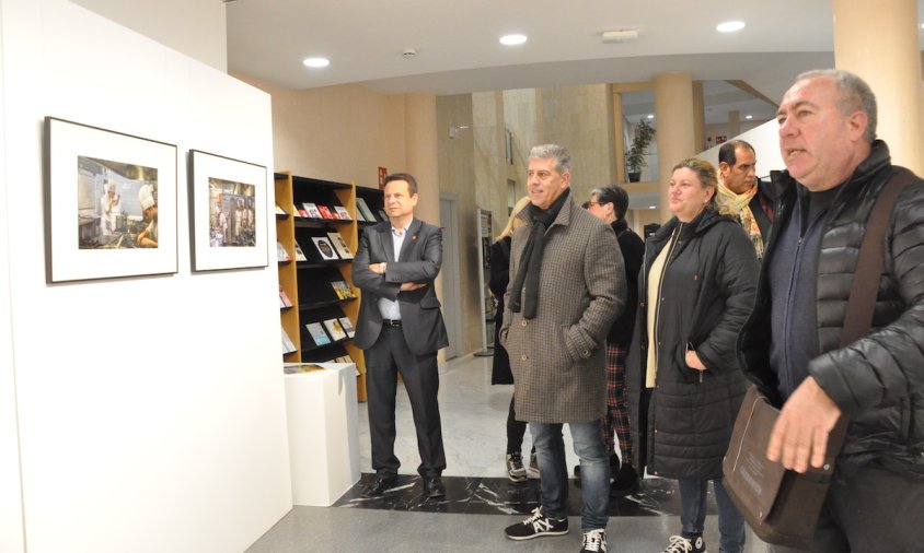 Un moment de l'acte d'inaugural de la mostra instal·lada a la sala Àgora