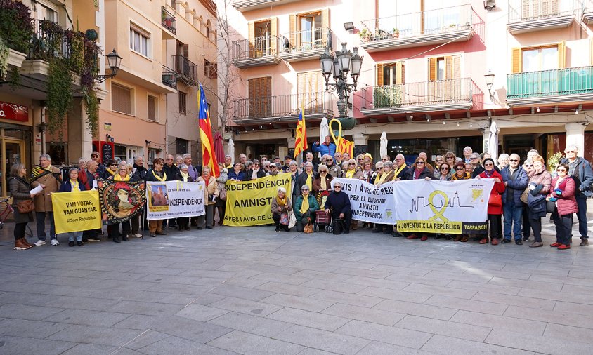 Participants a la concentració d'ahir de les àvies i Avis en motiu de la commemoració del cinquè aniversari