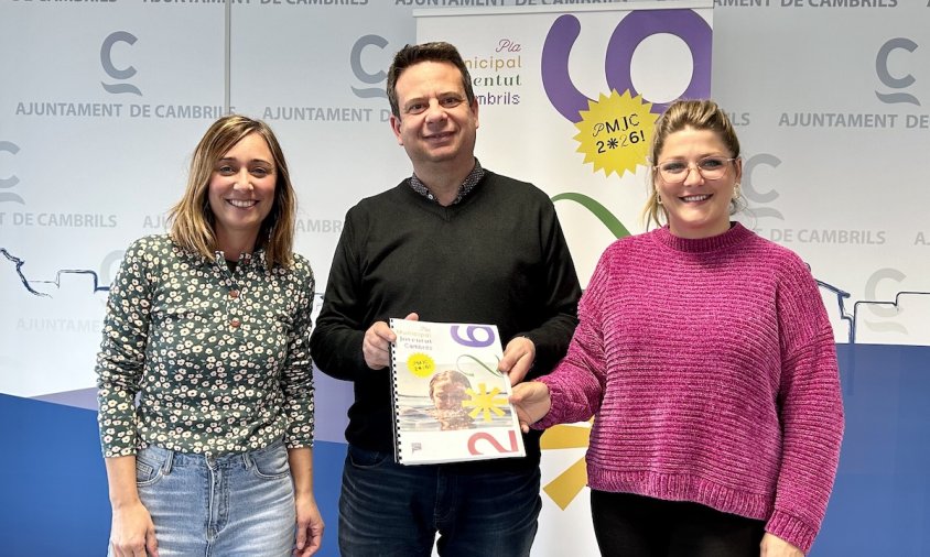 Alegria Rodríguez, Oliver Klein i Natalia Pleguezuelos, ahir a la sala de premsa de l'Ajuntament de Cambrils