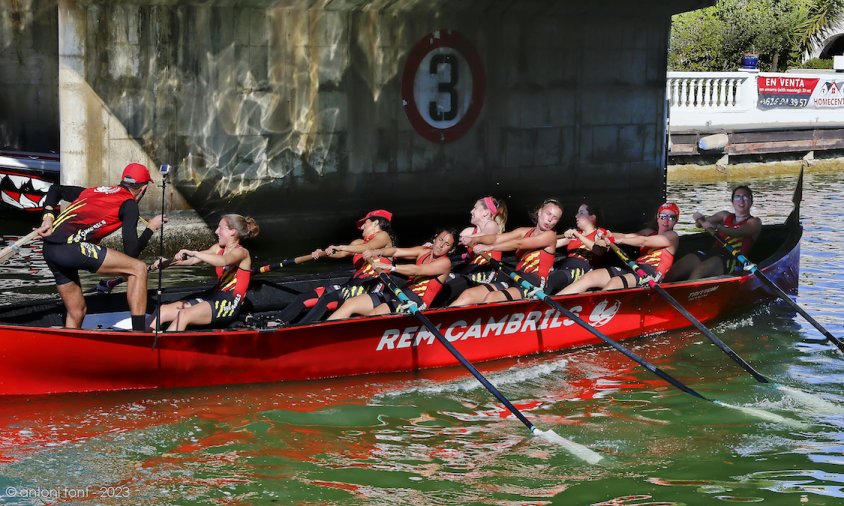 Imatge de l'equip absolut femení en plena competició