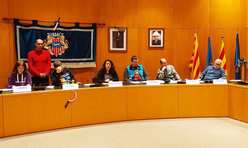 Un moment de l'assaig del ple carnavalesc, ahir, a la sala de plens de la Casa de la Vila