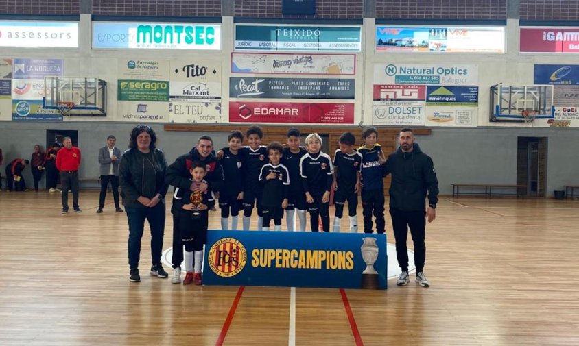 Equip benjamí del CFS Laguna que es va proclamar campió de la Supercopa Catalunya de Clubs de la seva categoria