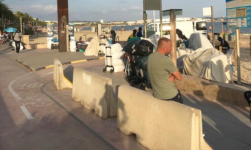 Blocs de formigó que es van instal·lar l'agost de l'any passat a la zona del passeig del Cap de Sant Pere