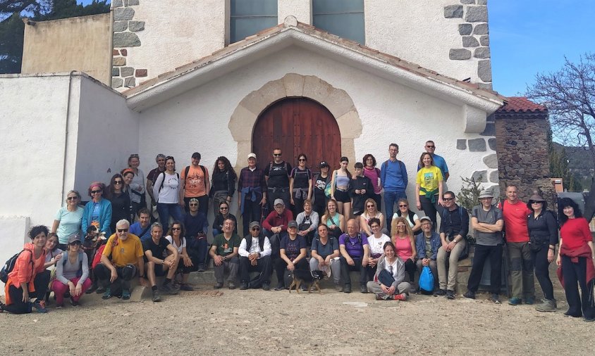 Foto de grup dels participants en la sortida organitzada ahir diumenge