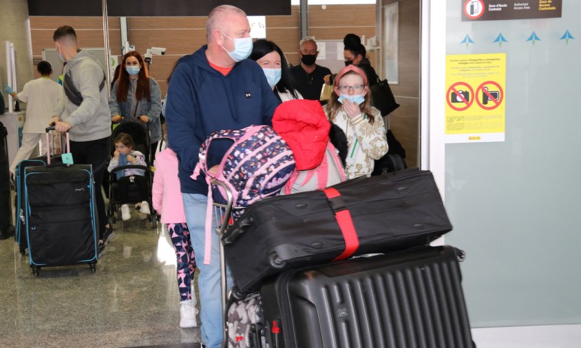 Grup de turistes arribant a la terminal de Reus