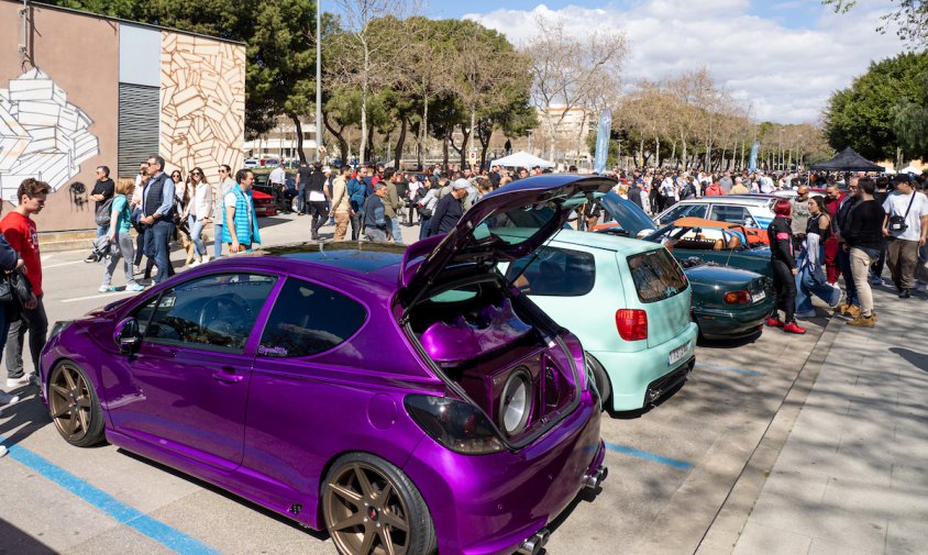 L'exposició de vehicles es va ubicar a l'aparcament del parc del Pescador