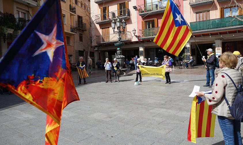 Concentració de les Àvies i Avis per la Independència, ahir, a la plaça de la Vila