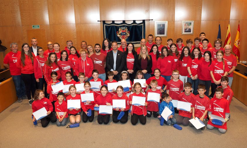 Foto de grup de la recepció al Cambrils Club Natació