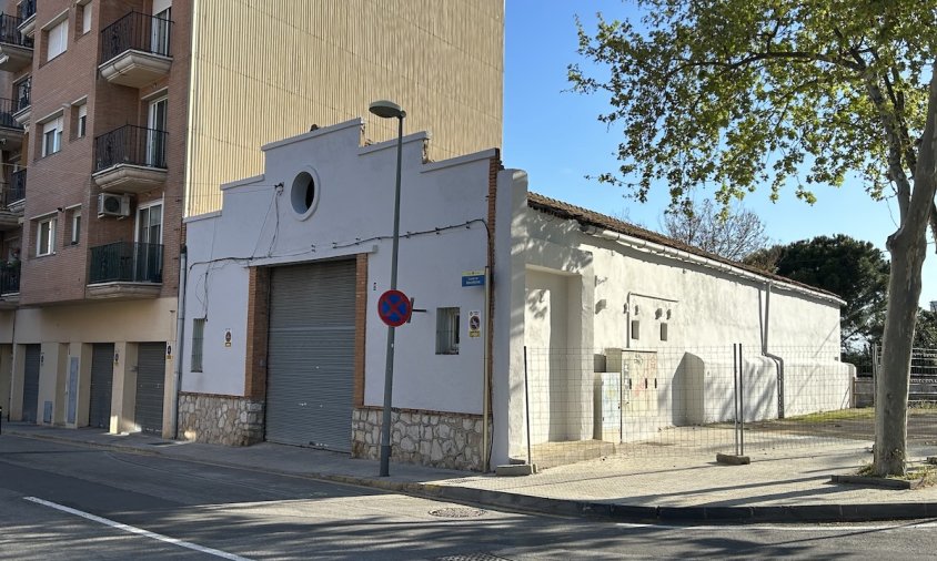 El mural decorarà la façana lateral i frontal del magatzem municipal situat al carrer de Barcelona número 2