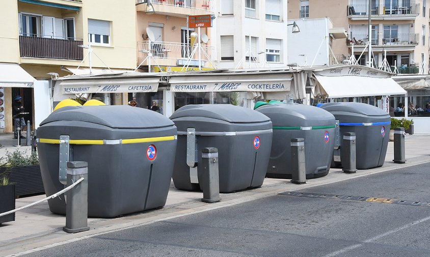 Una de les dues fileres de contenidors col·locades fa poques setmanes a la façana marítima