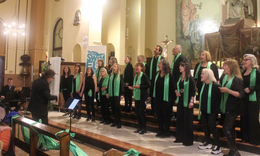 Albert Galcerà dirigeix el Cor Gospel Blaus de Mar