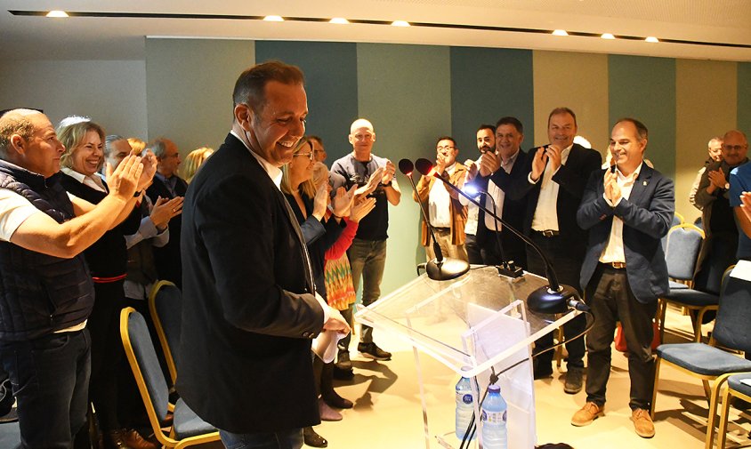 Enric Daza, en un moment de la presentació de la candidatura de Junts X Cambrils, ahir al vespre