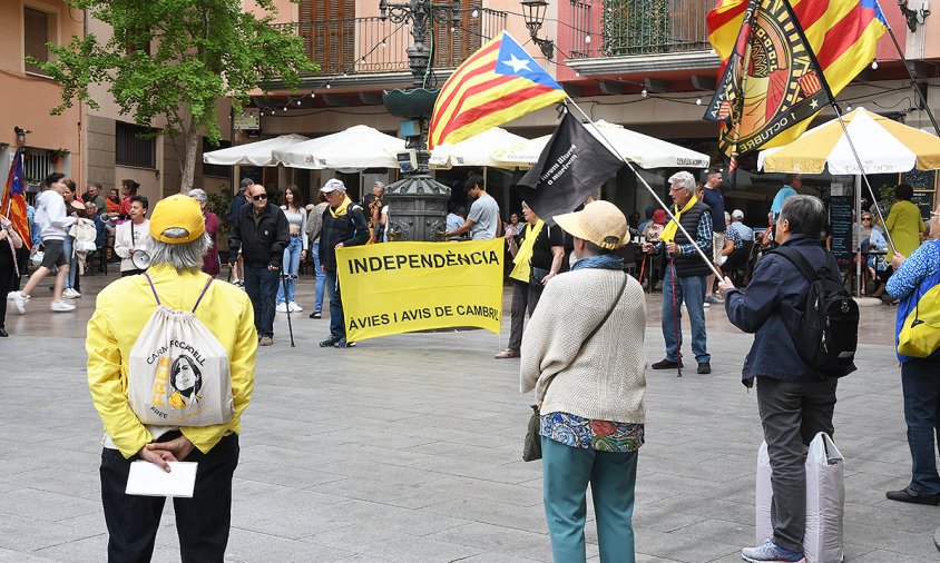 Un moment de la concentració de les Àvies i Avis per la Independència, ahir. a la plaça de la Vila