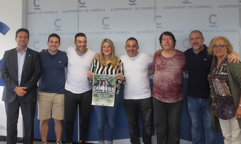 Membres de La Decana, de l'Ajuntament i del Centre de Dia Les Orenetes durant la presentació del concert solidari